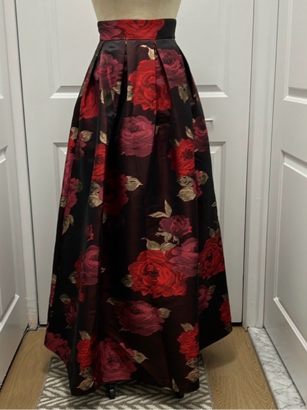 Eliza J Black Full-Length A-Line Skirt with Red & Burgundy Rose Print